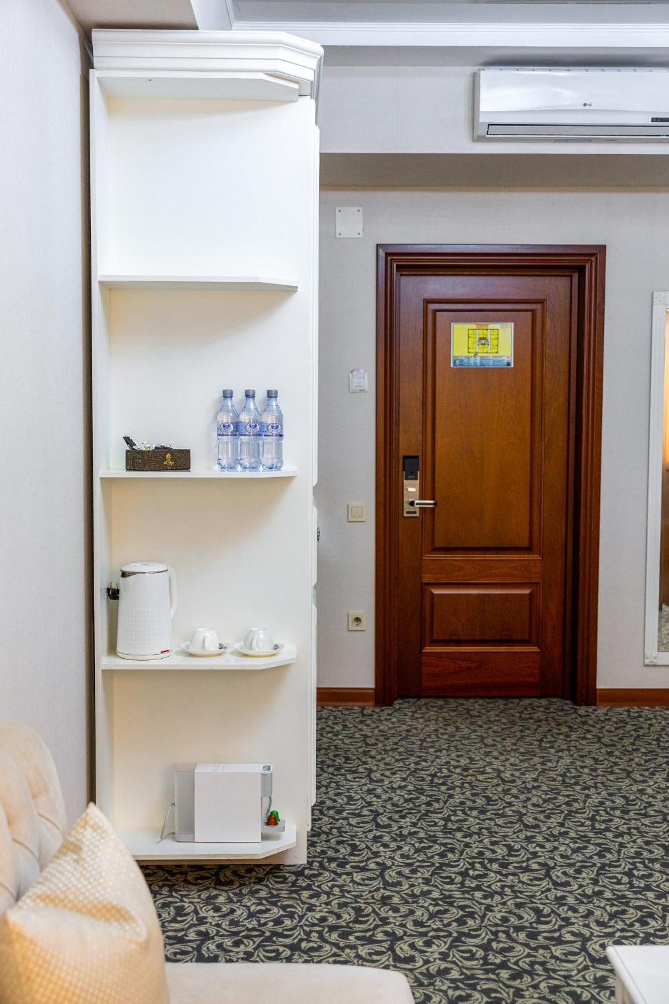Plaza Hotel Almaty Luaran gambar
