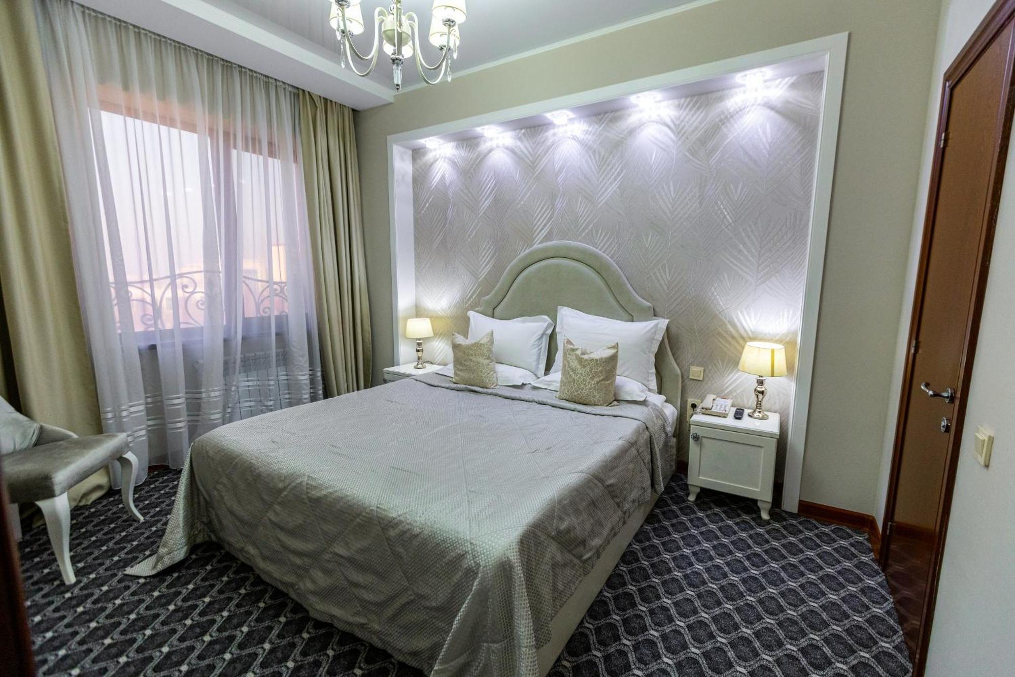 Plaza Hotel Almaty Luaran gambar
