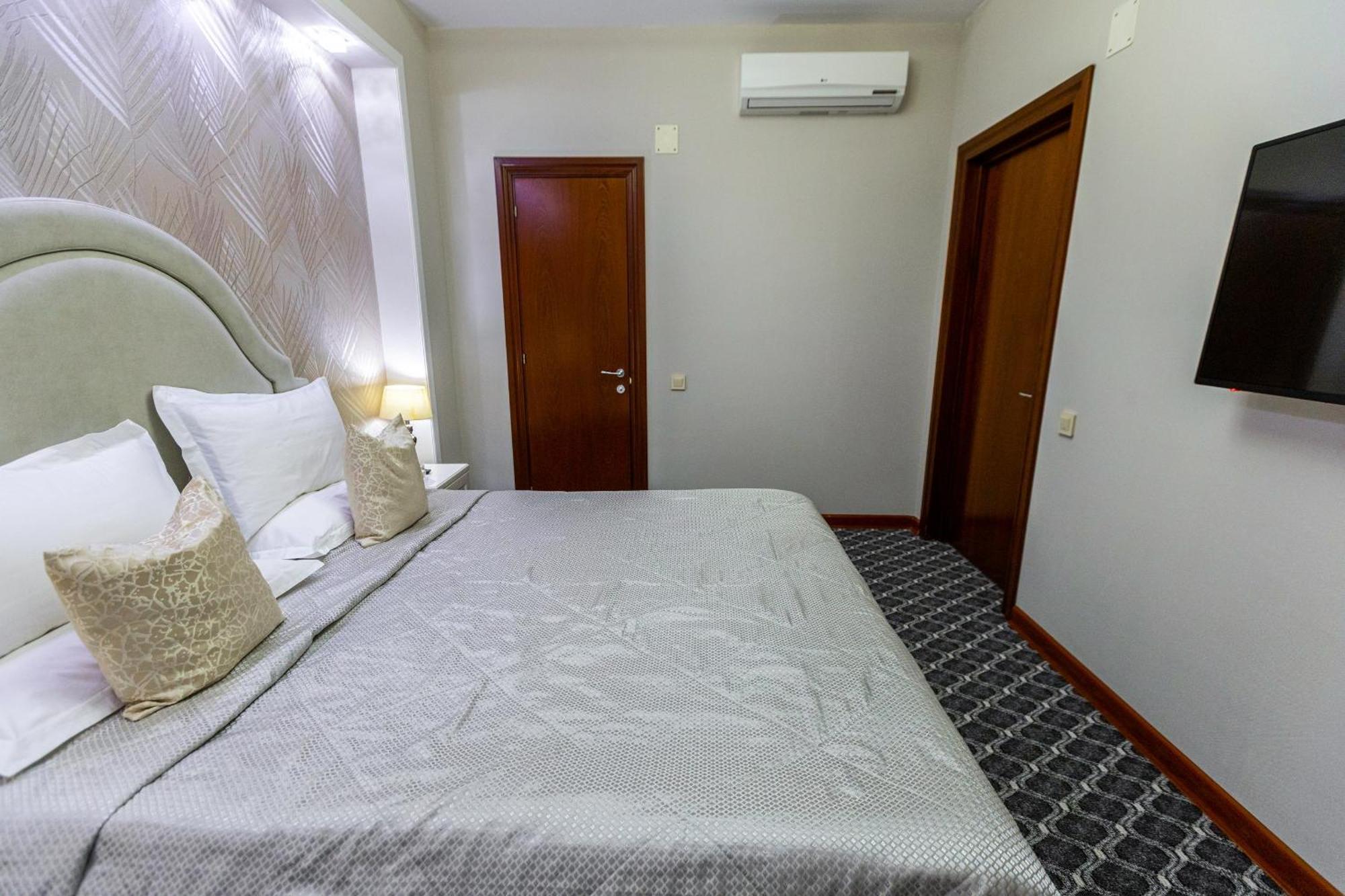 Plaza Hotel Almaty Bilik gambar