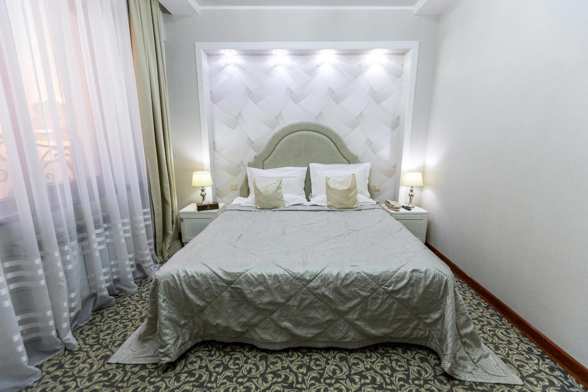 Plaza Hotel Almaty Bilik gambar