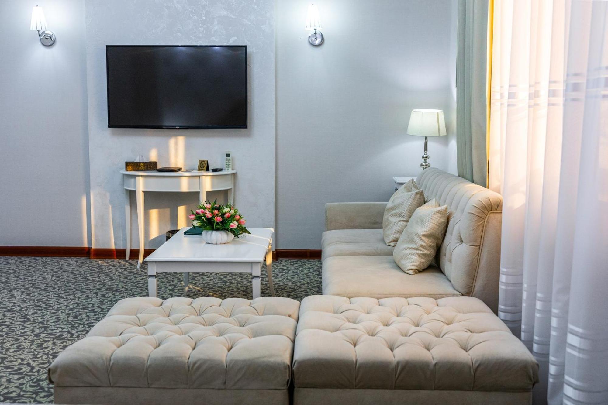 Plaza Hotel Almaty Bilik gambar