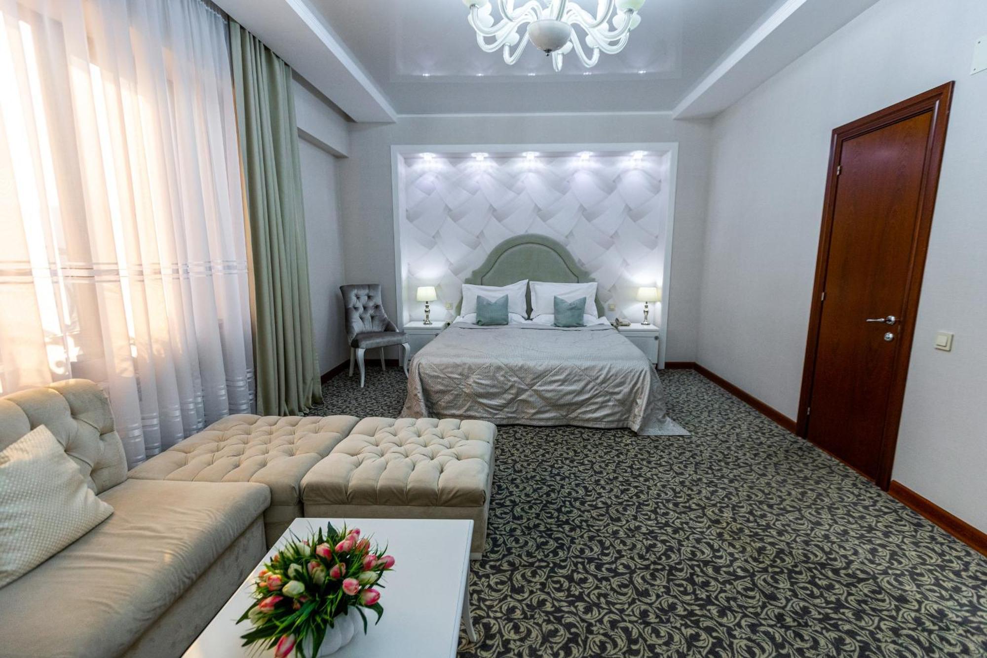 Plaza Hotel Almaty Bilik gambar