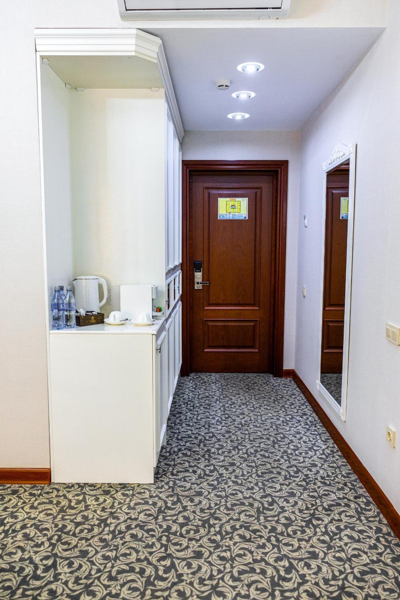 Plaza Hotel Almaty Bilik gambar
