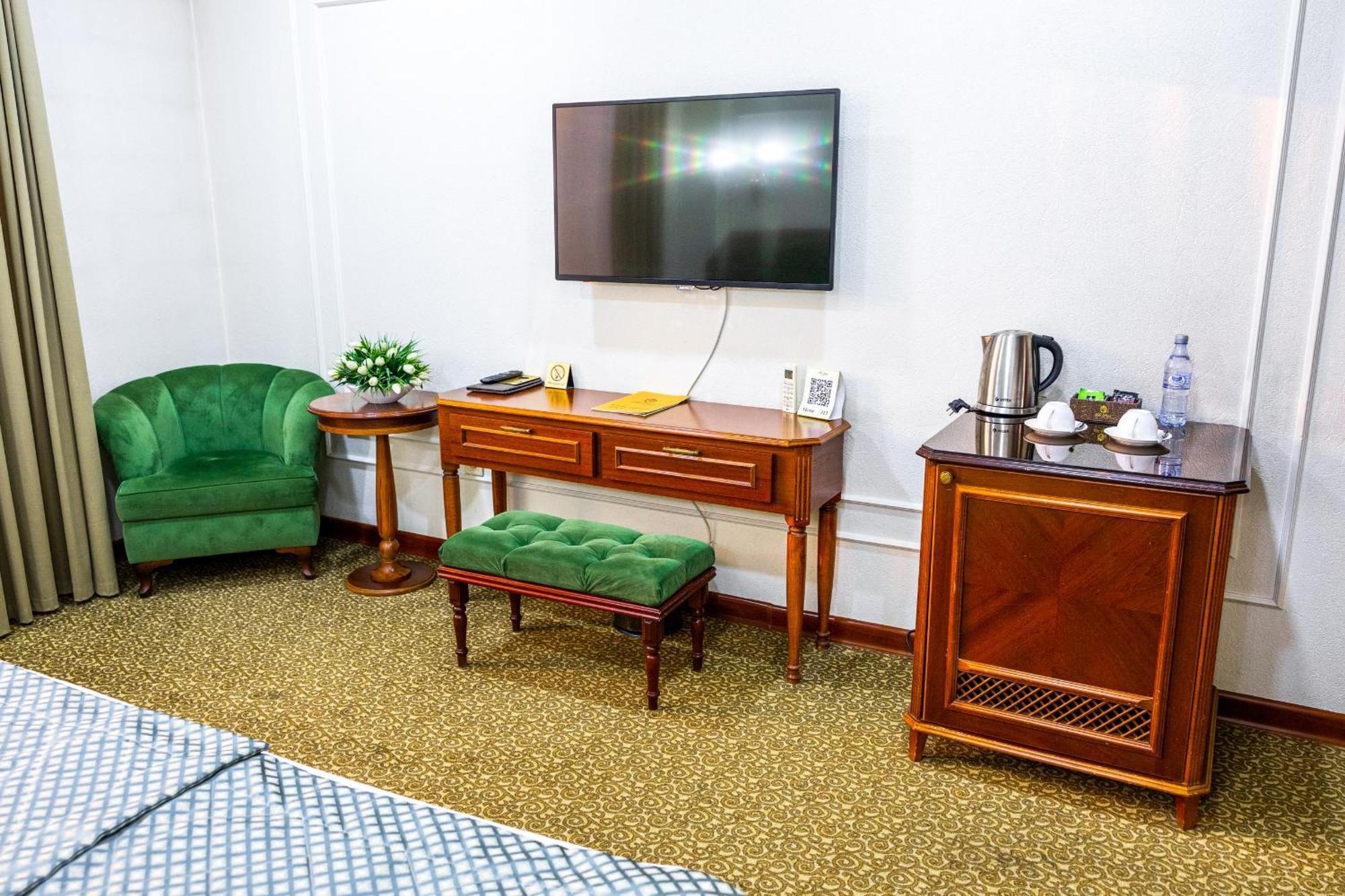 Plaza Hotel Almaty Bilik gambar