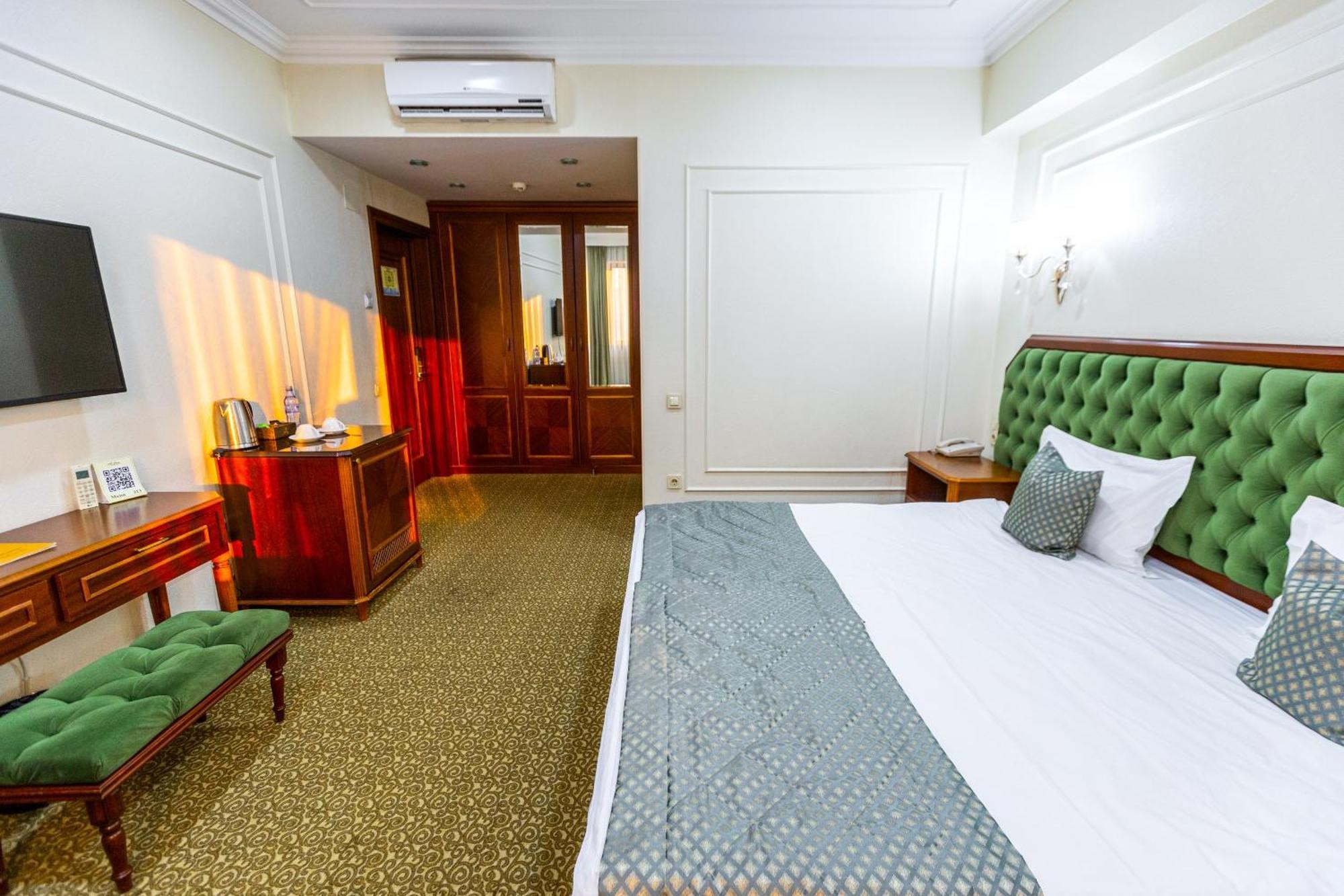 Plaza Hotel Almaty Bilik gambar