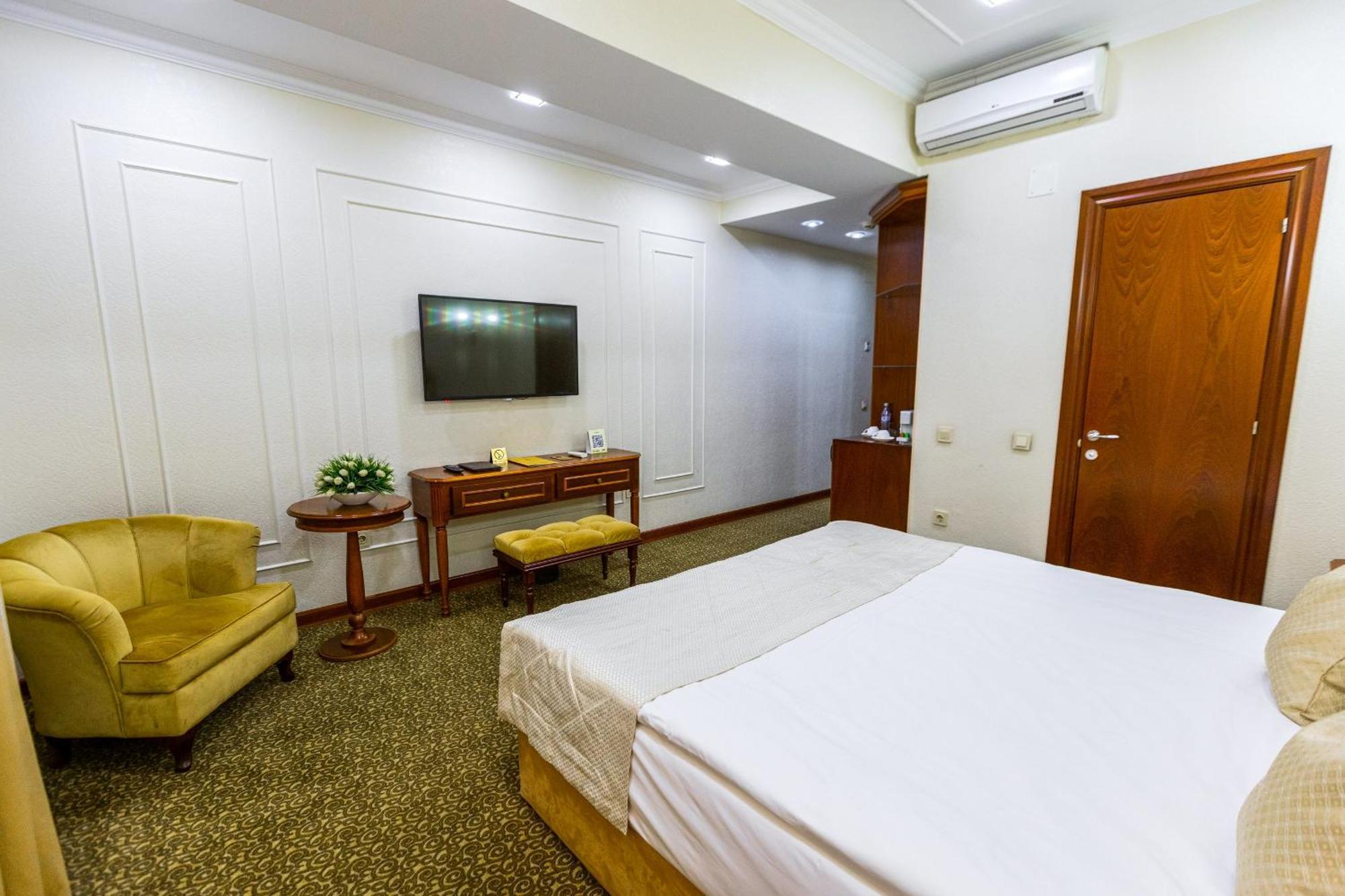 Plaza Hotel Almaty Bilik gambar