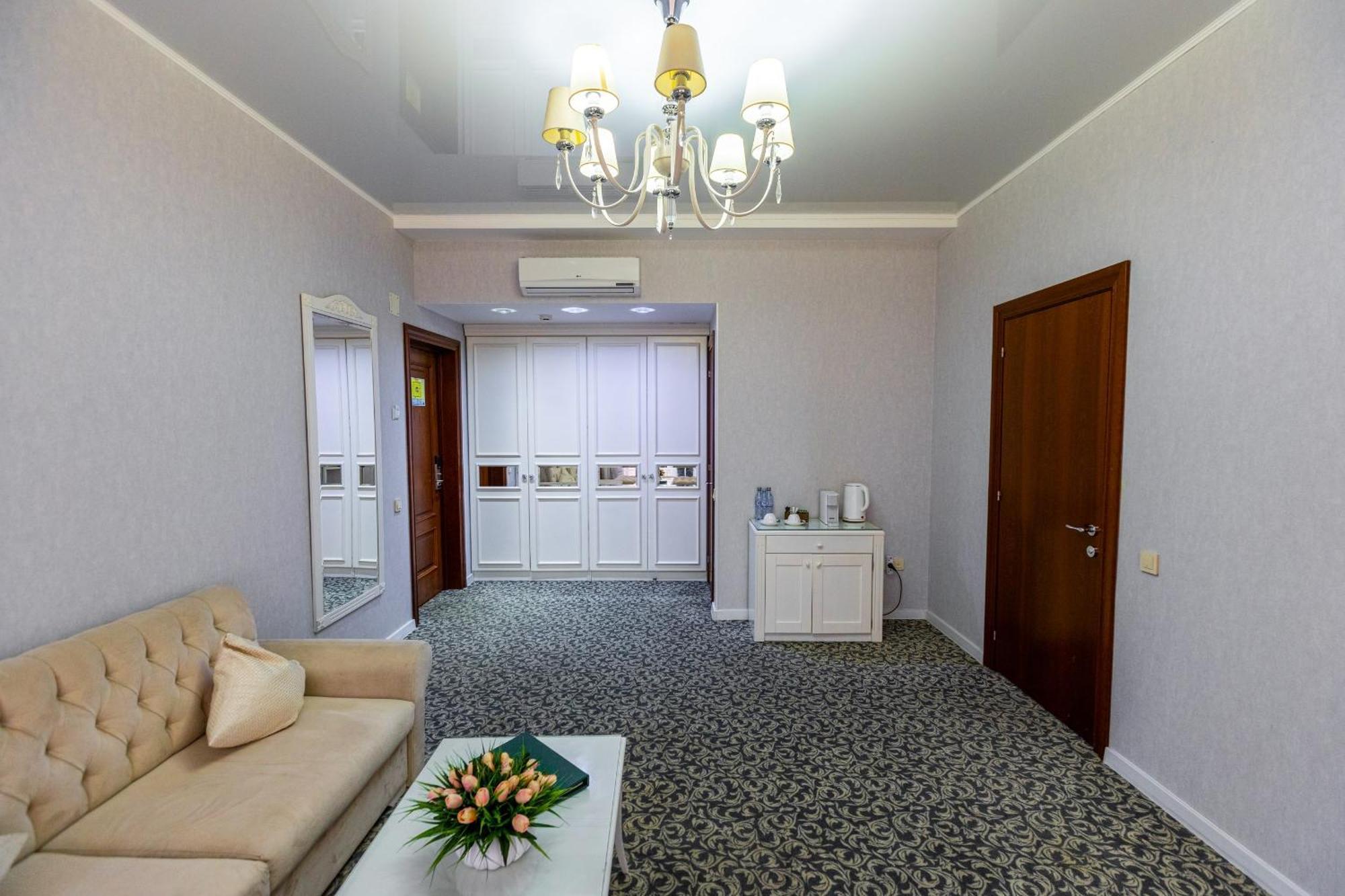 Plaza Hotel Almaty Luaran gambar