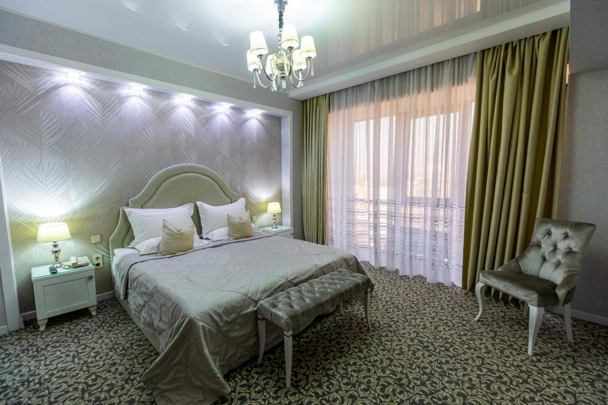 Plaza Hotel Almaty Bilik gambar
