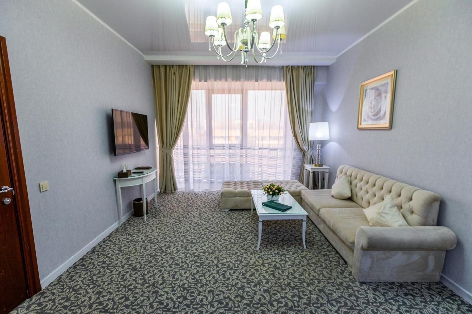 Plaza Hotel Almaty Luaran gambar