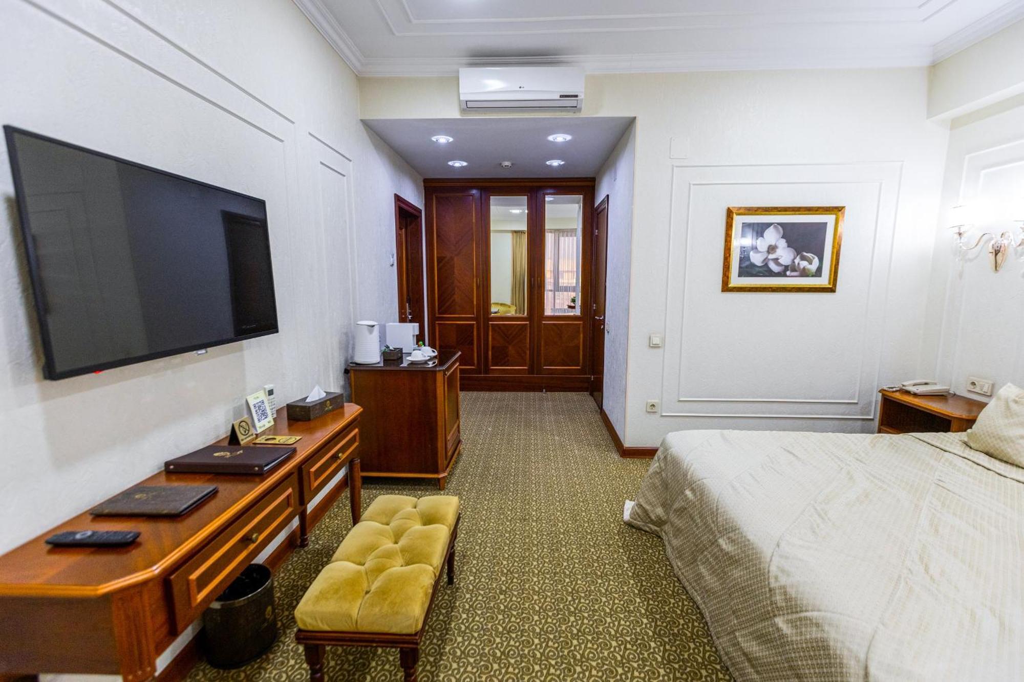 Plaza Hotel Almaty Bilik gambar