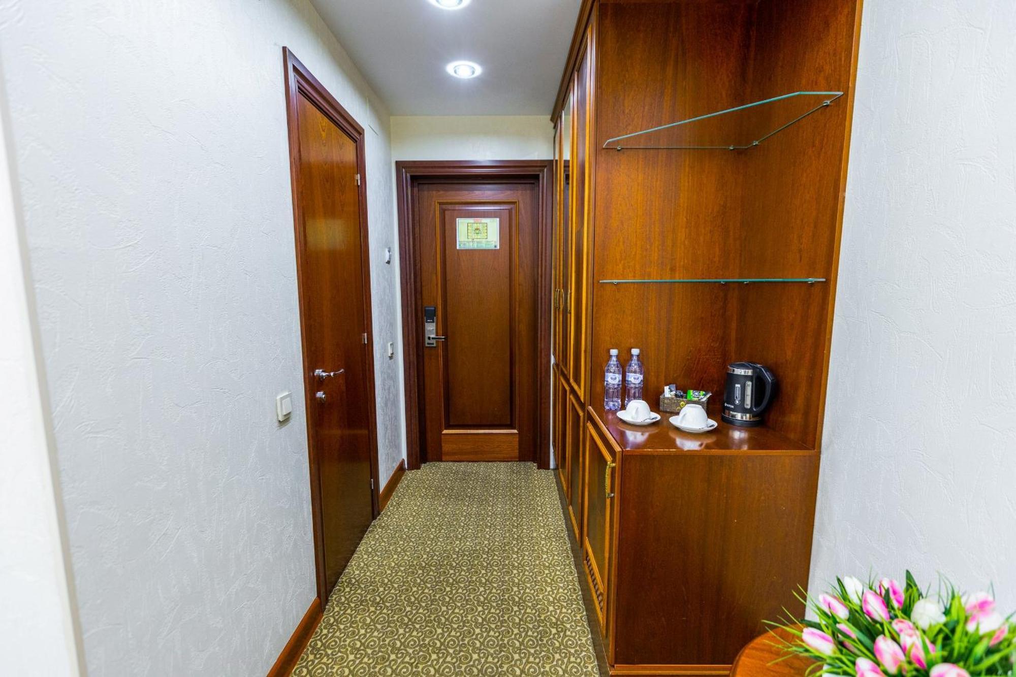 Plaza Hotel Almaty Bilik gambar