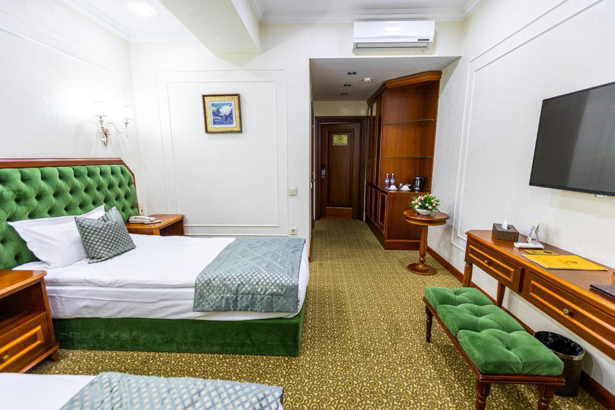 Plaza Hotel Almaty Bilik gambar