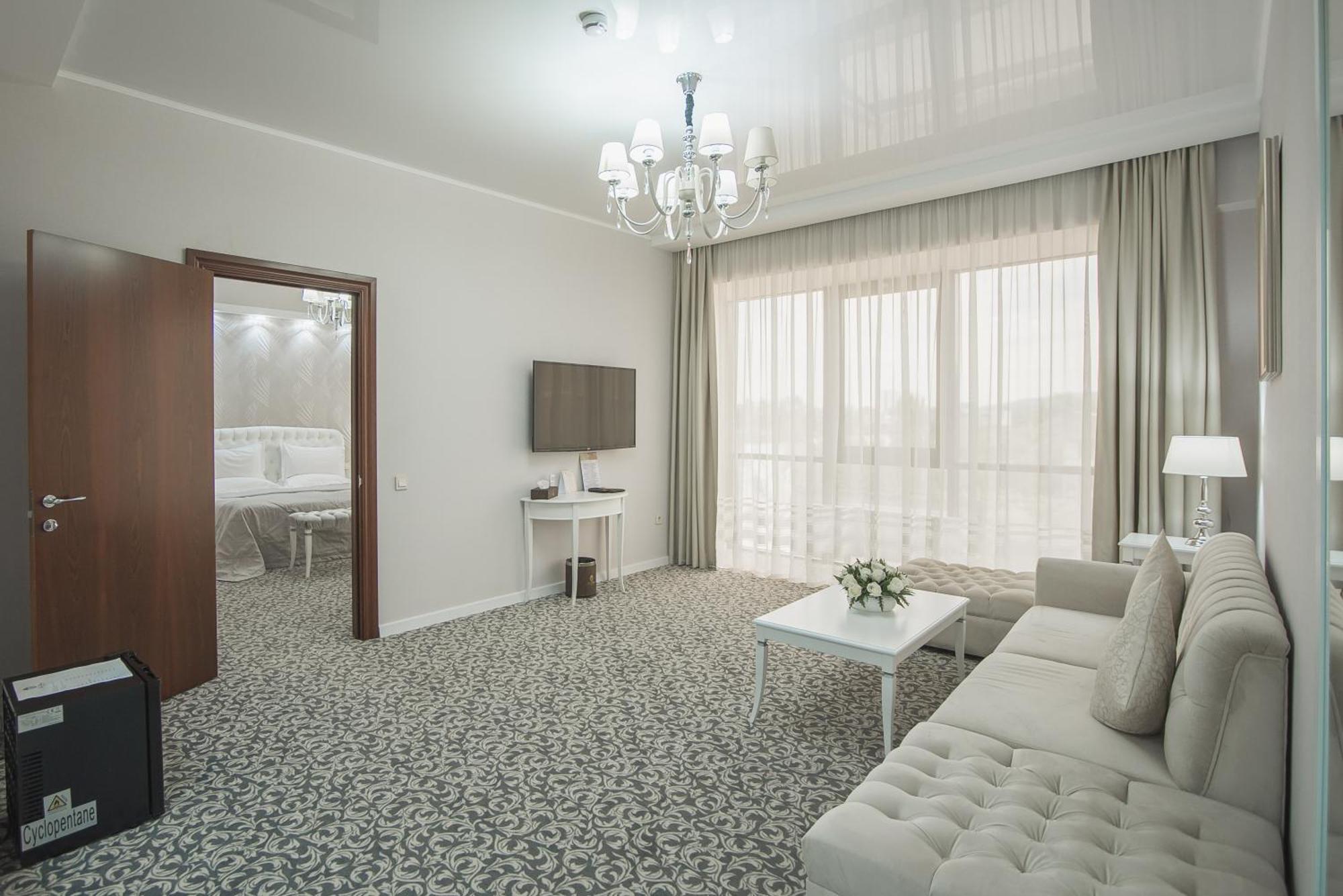 Plaza Hotel Almaty Luaran gambar