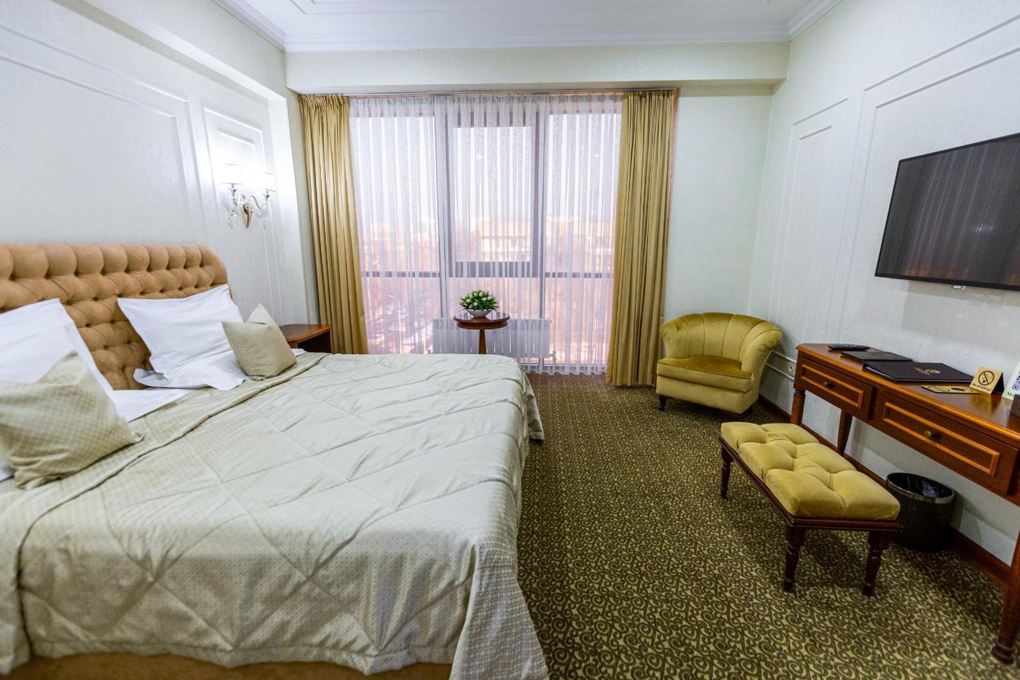 Plaza Hotel Almaty Bilik gambar