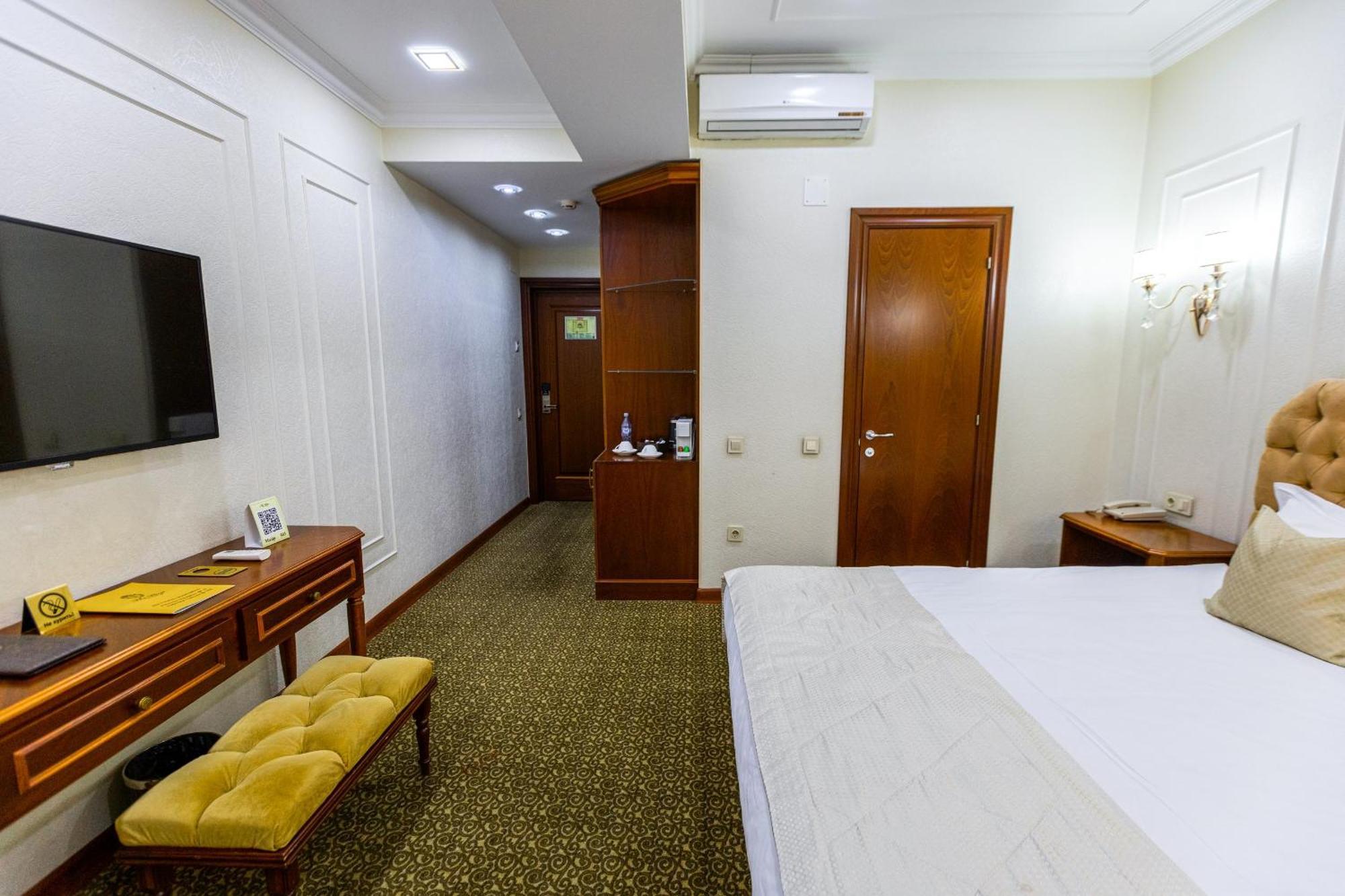 Plaza Hotel Almaty Bilik gambar